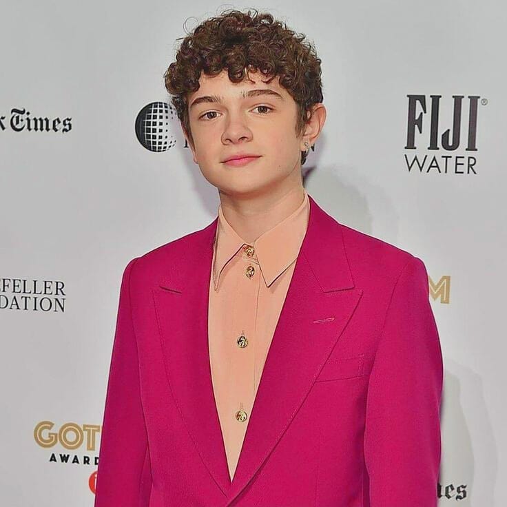 A New Hollywood Star, Here 10 Handsome Looks of Noah Jupe - Gluwee