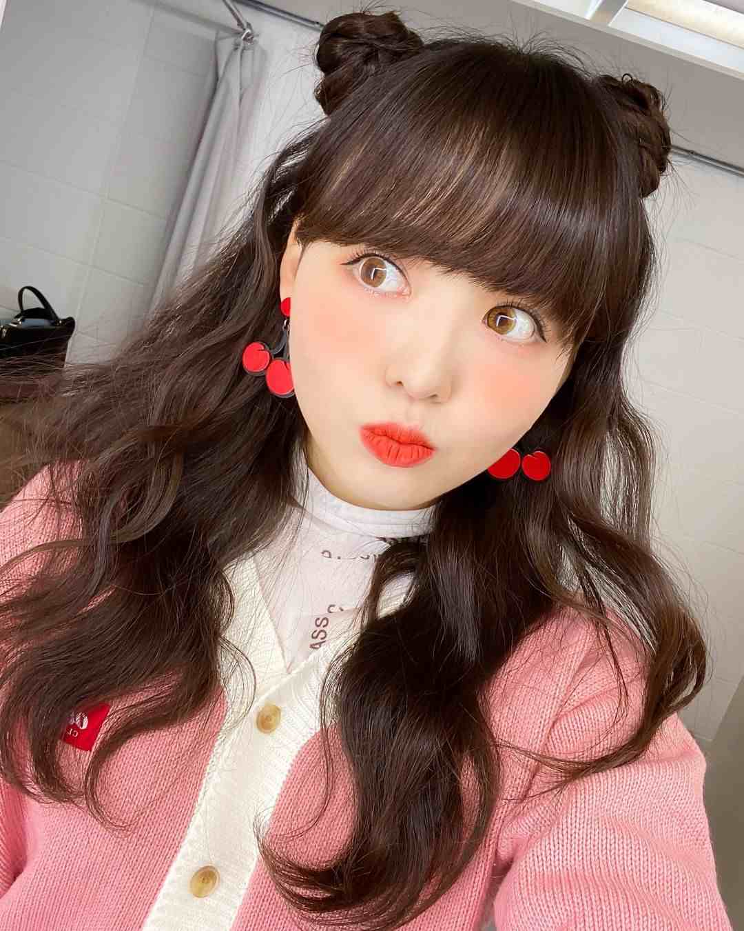 Эми кым. Choi Yena. Йена Izone. Чхве йена Izone. Yena айдол.