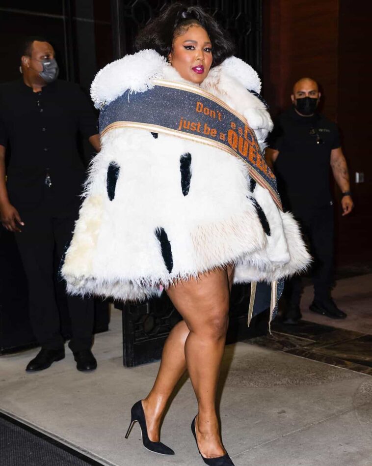 So Cool 10 Outfit Ideas From Lizzo That You Can Follow Gluwee