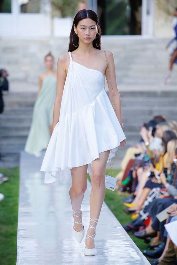 10 Short White Dress Looks from the Runway - Gluwee